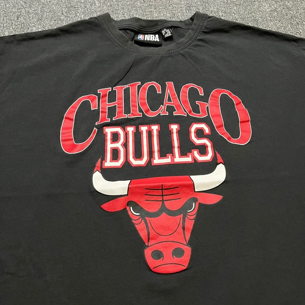 NBA Chicago Bulls T Shirt Size M 8/10 Dark Gray Graphic Eastern Conference Kids